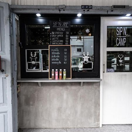 Хостел Sip N' Camp Бангкок Экстерьер фото