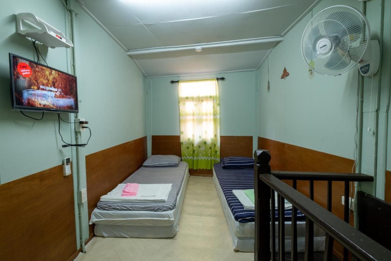 Хостел Sip N' Camp Бангкок Экстерьер фото